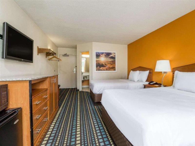 Days Inn By Wyndham Florence Cincinnati Area Екстер'єр фото