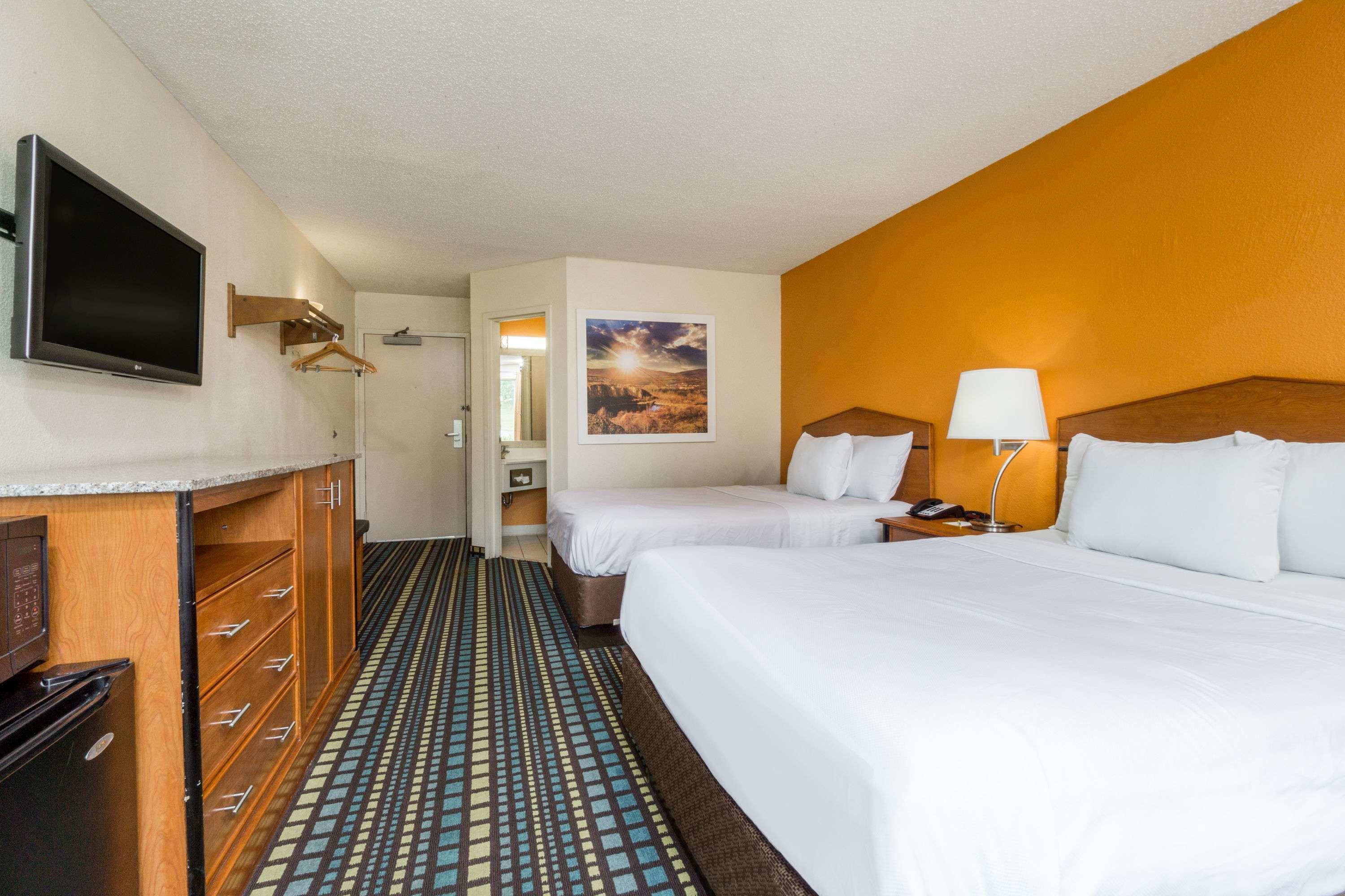 Days Inn By Wyndham Florence Cincinnati Area Екстер'єр фото