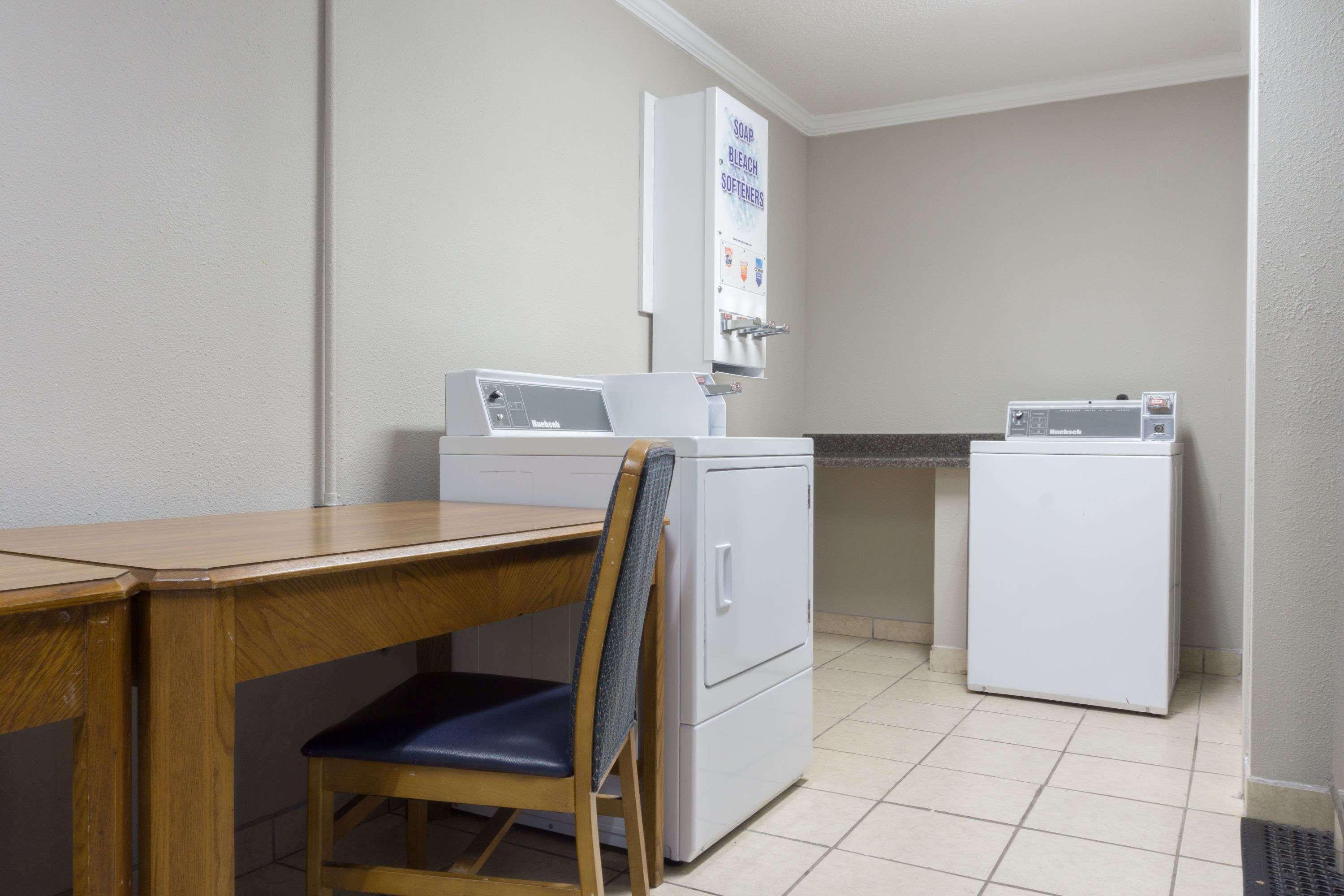 Days Inn By Wyndham Florence Cincinnati Area Екстер'єр фото