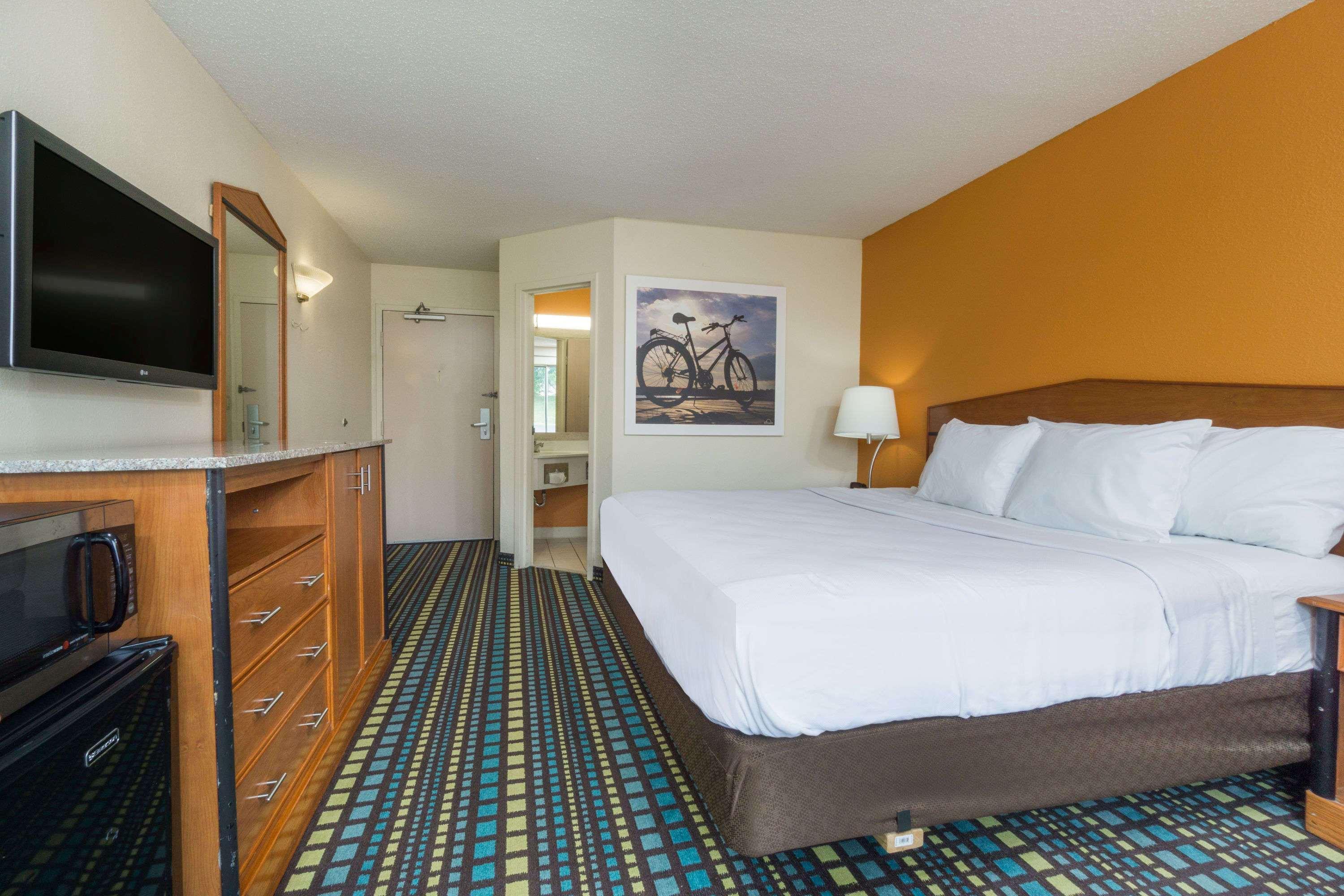 Days Inn By Wyndham Florence Cincinnati Area Екстер'єр фото