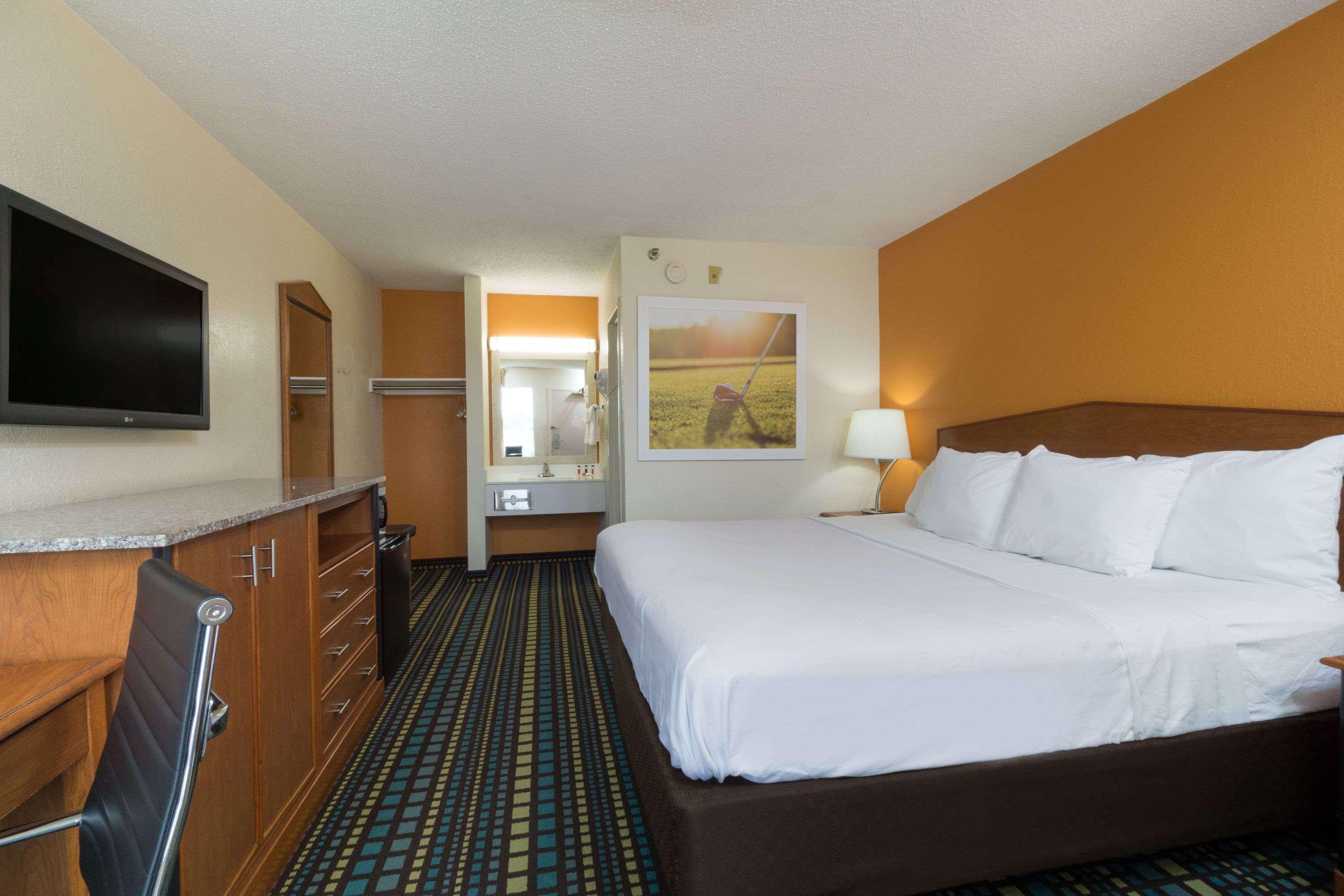 Days Inn By Wyndham Florence Cincinnati Area Екстер'єр фото