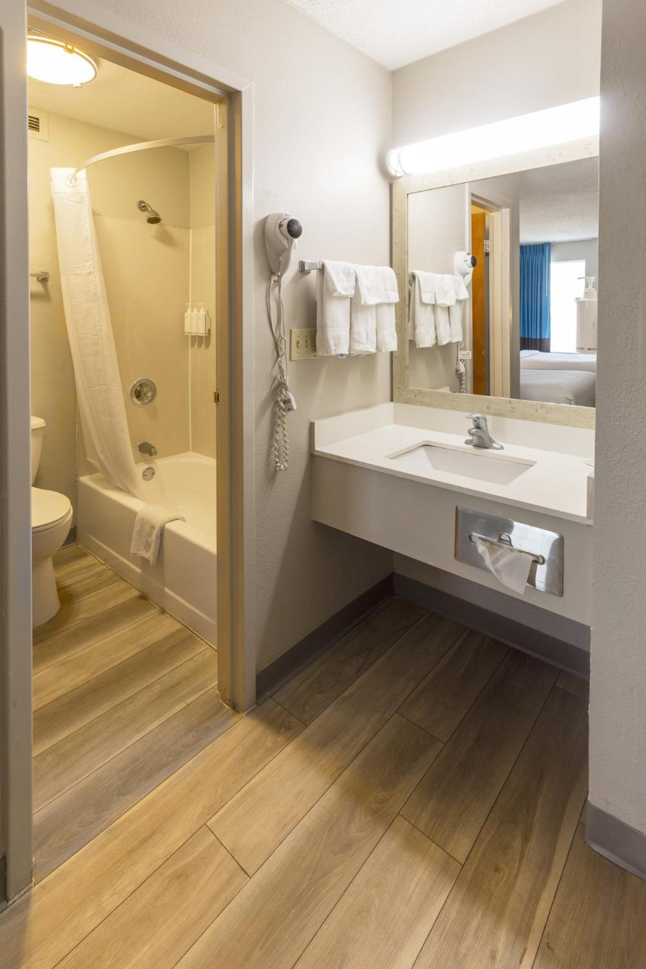 Days Inn By Wyndham Florence Cincinnati Area Екстер'єр фото