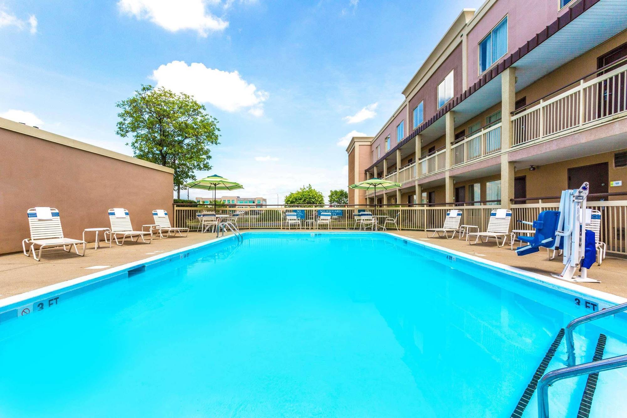 Days Inn By Wyndham Florence Cincinnati Area Екстер'єр фото