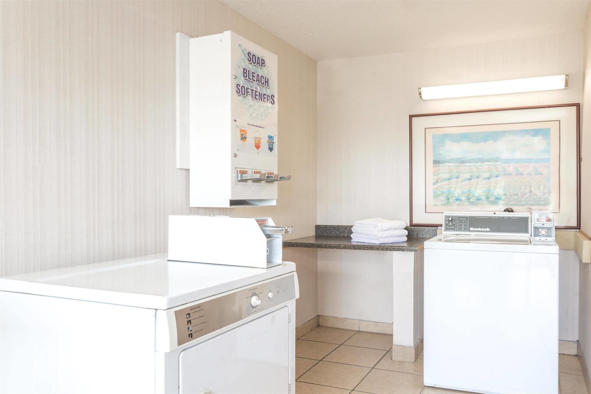 Days Inn By Wyndham Florence Cincinnati Area Екстер'єр фото